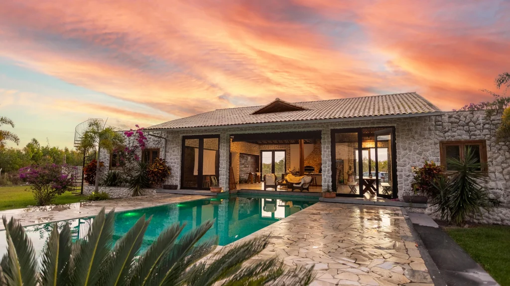 Virtue-Projects-how-to-build-a-luxury-home-without-constant-variations-and-budget-surprises-Feature